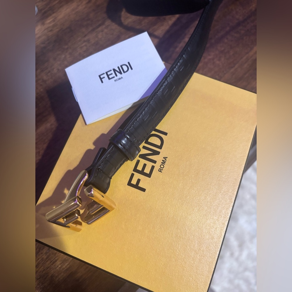 Black leather Fendi belt